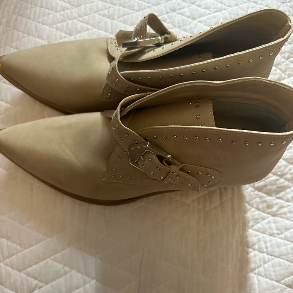J1—Seven7 boots